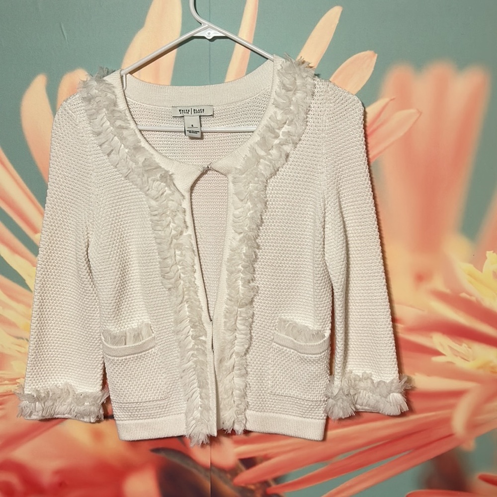 𝅺White House Black Market short cardigan size Small.  EUC